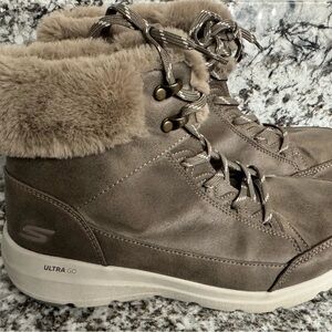 Skechers Women’s On-The-Go Glacial Ultra Boots Size 9.5 Brown Faux Fur Ankle